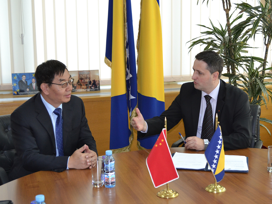 Zamjenik predsjedatelja Zastupničkog doma dr. Denis Bećirović razgovarao sa novoimenovanim veleposlanikom NR Kine u BiH